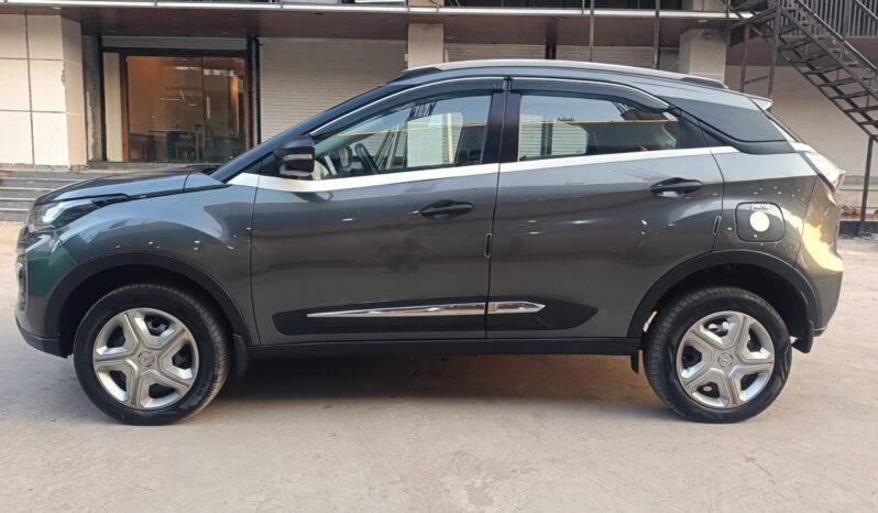 
								TATA NEXON XM full									