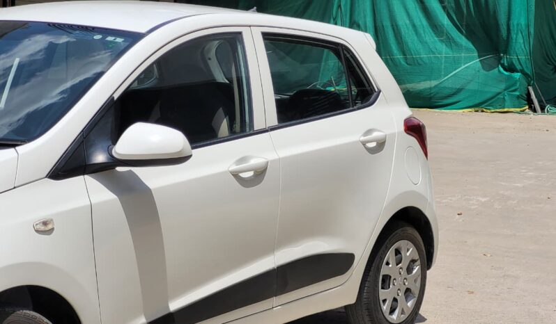 
								HYUNDAI I10 MAGNA full									