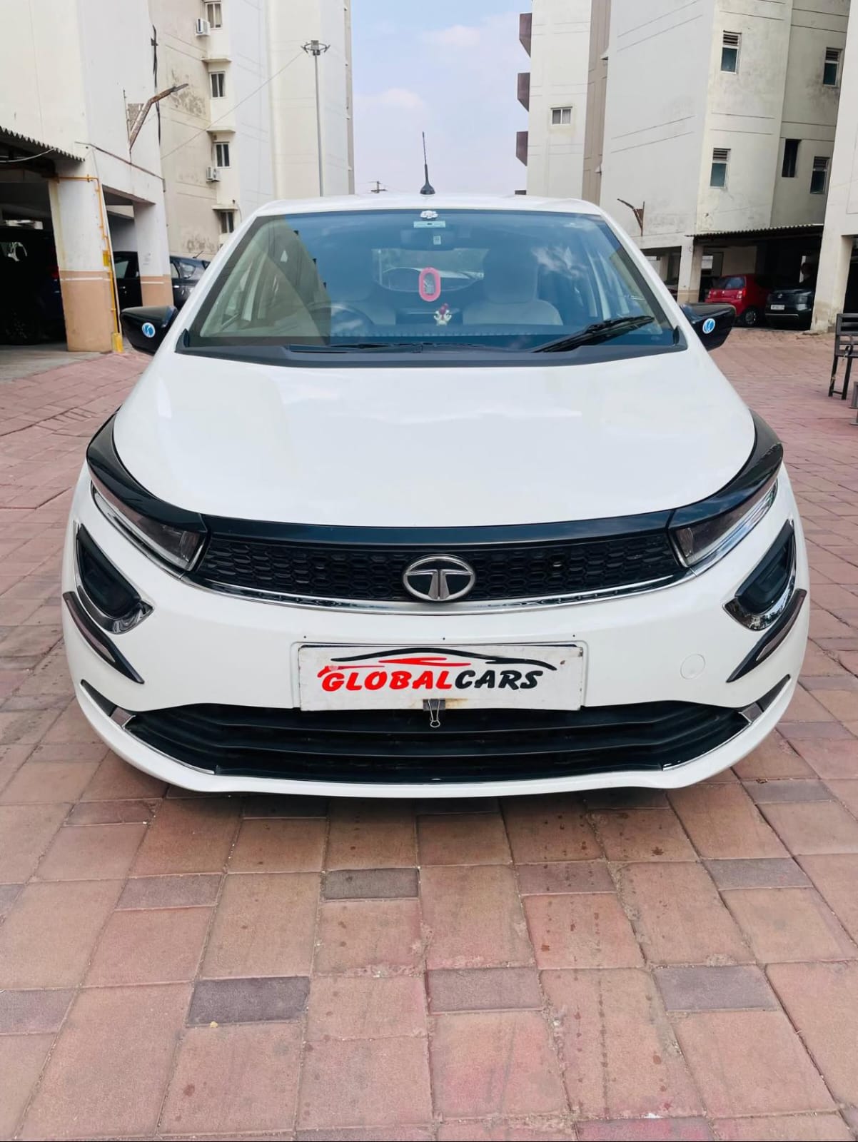 TATA ALTROZ XM