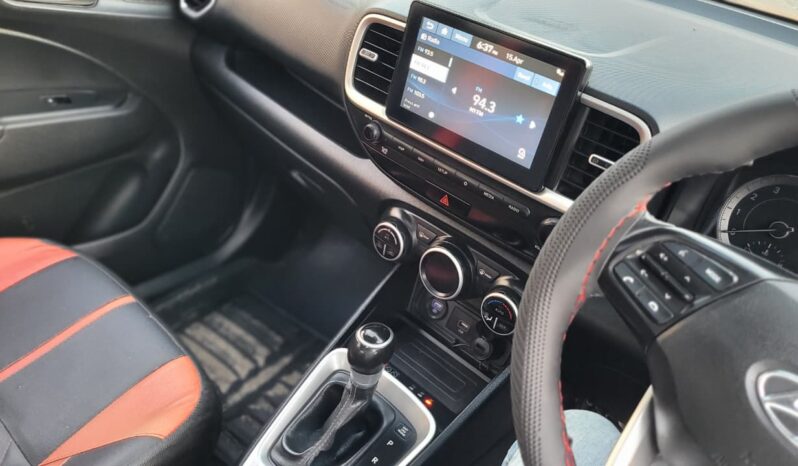 
								HYUNDAI VENUE SX (O) AUTOMATIC full									