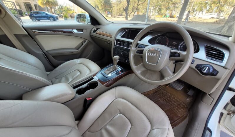
								AUDI AG A4 2.0 TDI full									